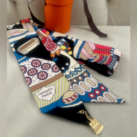 Hermès La Patisserie Francaise Chaem Silk Twilly - Picture 1 of 6